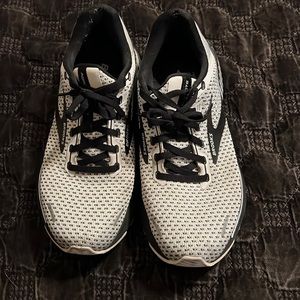 Woman’s brooks adrenaline
